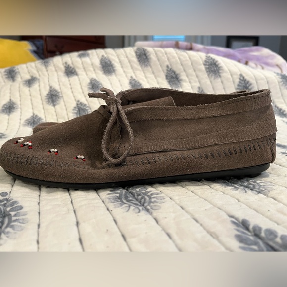 Minnetonka Gray Moccasin Booties size 9 - Picture 4 of 6